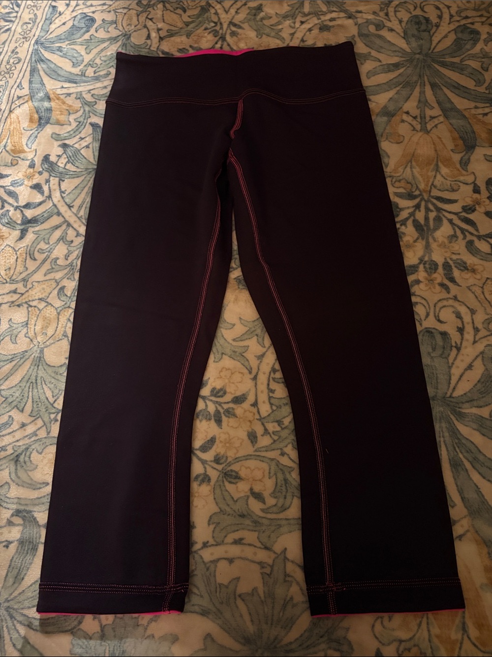 Lululemon reversible capri leggings